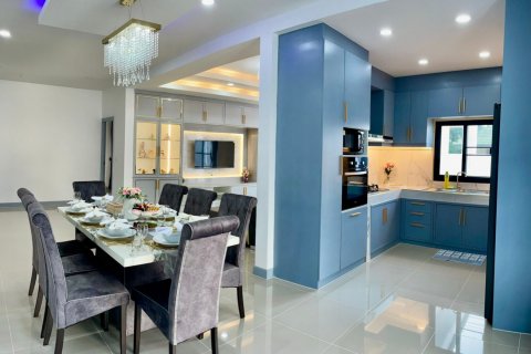 Maison à Chon Buri, Thaïlande 4 chambres № 82112