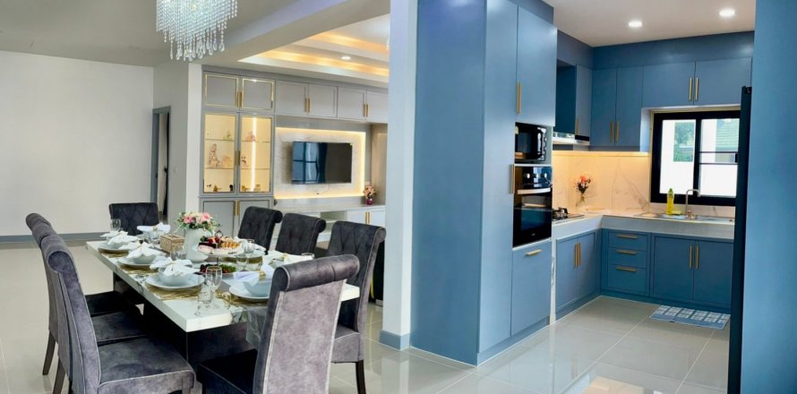 Casa de 4 dormitorios en Chon Buri, Tailandia № 82112