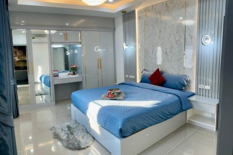 Casa de 4 dormitorios en Chon Buri, Tailandia № 82112 - foto 18