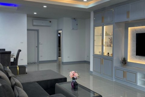 Casa de 4 dormitorios en Chon Buri, Tailandia № 82112 - foto 5