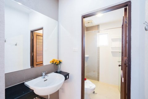 Casa de 4 dormitorios en Chon Buri, Tailandia № 82112 - foto 15