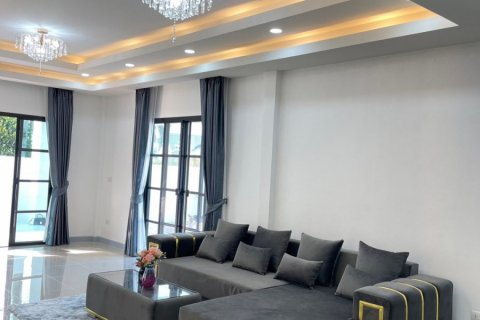 Casa de 4 dormitorios en Chon Buri, Tailandia № 82112 - foto 2