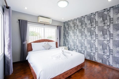 Casa de 4 dormitorios en Chon Buri, Tailandia № 82112 - foto 11