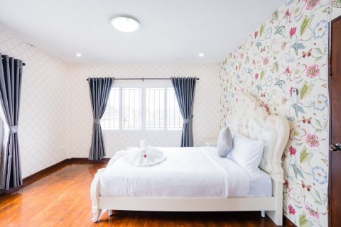 Casa de 4 dormitorios en Chon Buri, Tailandia № 82112 - foto 12