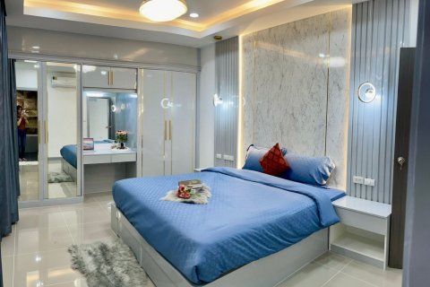 Casa de 4 dormitorios en Chon Buri, Tailandia № 82112 - foto 17