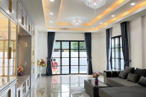 Casa de 4 dormitorios en Chon Buri, Tailandia № 82112 - foto 3
