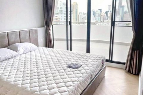 Condo in Bangkok, Thailand, 3 bedrooms № 132746 - photo 2