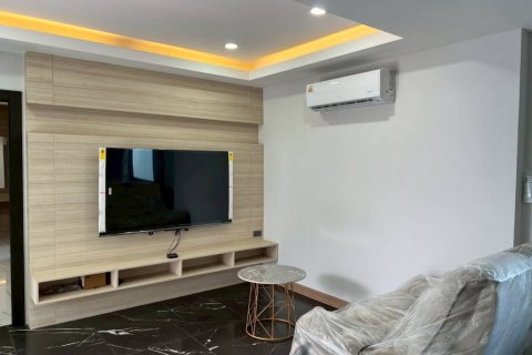 Chalet de 5 dormitorios en Pattaya, Tailandia № 132748 - foto 6