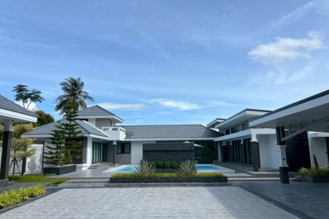 Chalet de 5 dormitorios en Pattaya, Tailandia № 132748