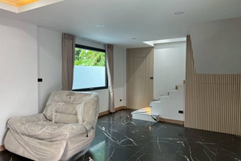Chalet de 5 dormitorios en Pattaya, Tailandia № 132748 - foto 8