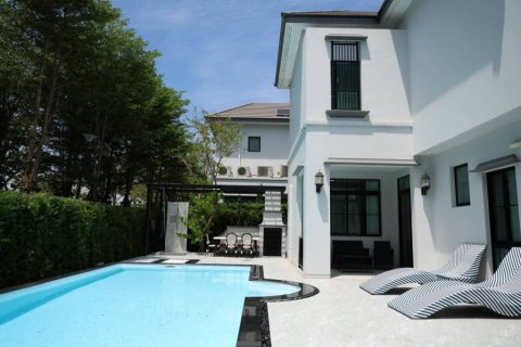 Casa de 5 dormitorios en Saphan Sung, Bangkok, Tailandia № 132745 - foto 2