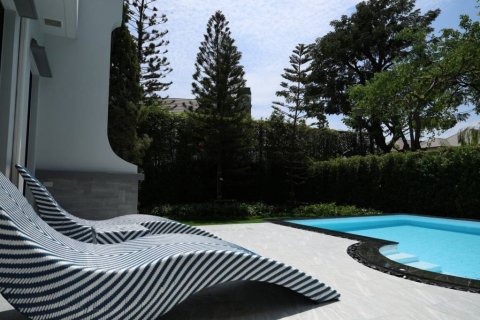 Casa de 5 dormitorios en Saphan Sung, Bangkok, Tailandia № 132745 - foto 9