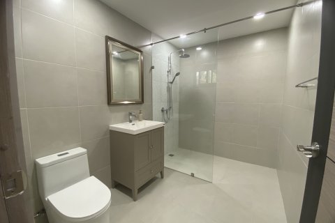Chalet de 4 dormitorios en Pattaya, Tailandia № 101509 - foto 19