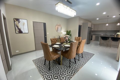 Chalet de 4 dormitorios en Pattaya, Tailandia № 101509 - foto 9