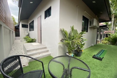 Chalet de 4 dormitorios en Pattaya, Tailandia № 101509 - foto 8