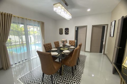 Chalet de 4 dormitorios en Pattaya, Tailandia № 101509 - foto 10