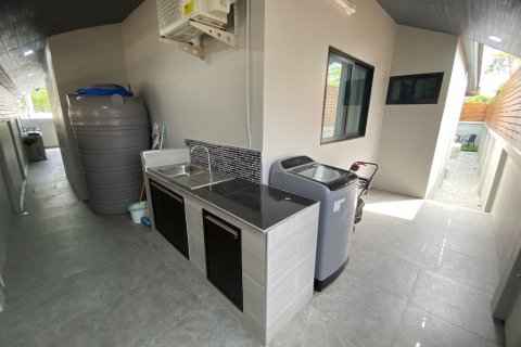 Chalet de 4 dormitorios en Pattaya, Tailandia № 101509 - foto 7