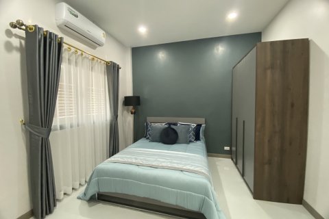 Chalet de 4 dormitorios en Pattaya, Tailandia № 101509 - foto 15