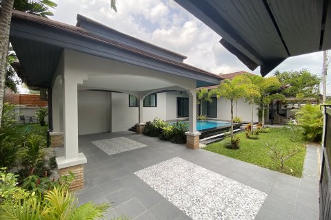 Chalet de 4 dormitorios en Pattaya, Tailandia № 101509 - foto 4