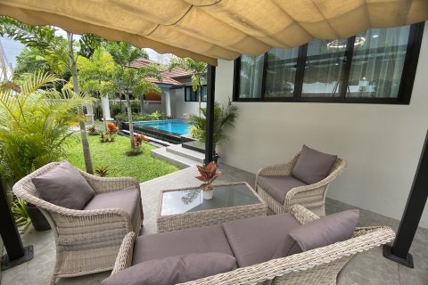 Chalet de 4 dormitorios en Pattaya, Tailandia № 101509 - foto 3