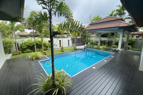 Chalet de 4 dormitorios en Pattaya, Tailandia № 101509