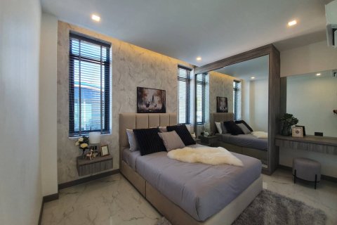 Chalet de 3 dormitorios en Pattaya, Tailandia № 123308 - foto 4