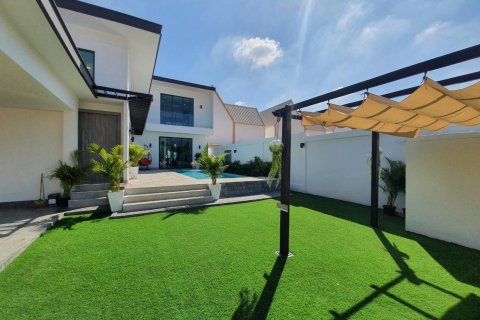 Chalet de 3 dormitorios en Pattaya, Tailandia № 123308 - foto 10