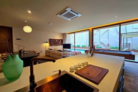 Chalet de 5 dormitorios en Pattaya, Tailandia № 132591 - foto 6