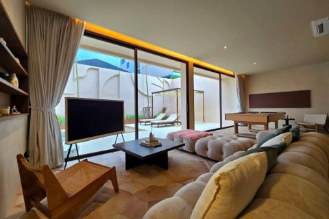 Chalet de 5 dormitorios en Pattaya, Tailandia № 132591 - foto 3