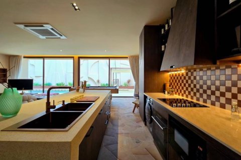 Chalet de 5 dormitorios en Pattaya, Tailandia № 132591 - foto 7