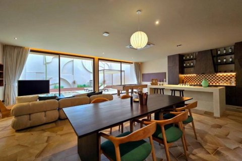 Chalet de 5 dormitorios en Pattaya, Tailandia № 132591 - foto 4