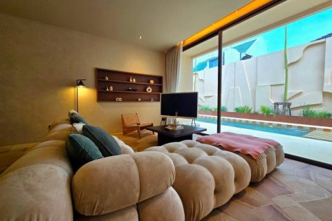 Chalet de 5 dormitorios en Pattaya, Tailandia № 132591 - foto 2