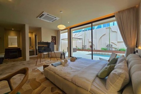 Chalet de 5 dormitorios en Pattaya, Tailandia № 132591 - foto 9