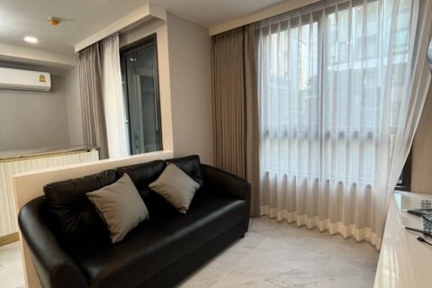 Condo in Bangkok, Thailand, 2 bedrooms  № 132594 - photo 2