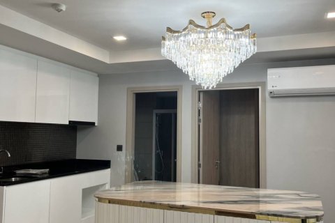 Condo in Bangkok, Thailand, 2 bedrooms  № 132594 - photo 3