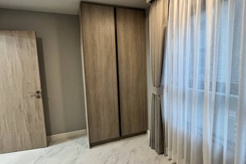 Condo in Bangkok, Thailand, 2 bedrooms  № 132594 - photo 8