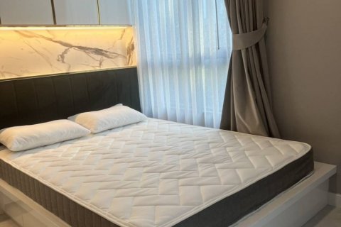 Condo in Bangkok, Thailand, 2 bedrooms  № 132594 - photo 4