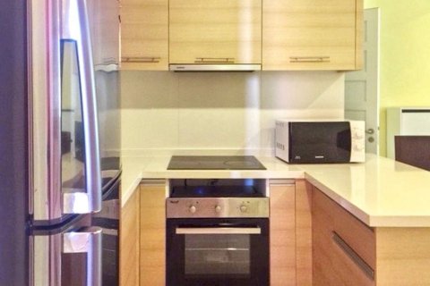 Condominio de 2 dormitorios en Khlong Toei, Bangkok, Tailandia № 132815 - foto 6