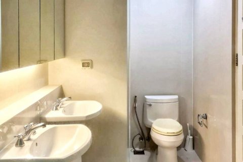 Condominio de 2 dormitorios en Khlong Toei, Bangkok, Tailandia № 132820 - foto 6