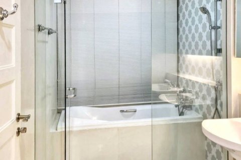 Condominio de 2 dormitorios en Khlong Toei, Bangkok, Tailandia № 132820 - foto 7
