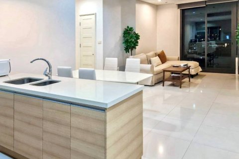 Condominio de 2 dormitorios en Khlong Toei, Bangkok, Tailandia № 132820 - foto 2