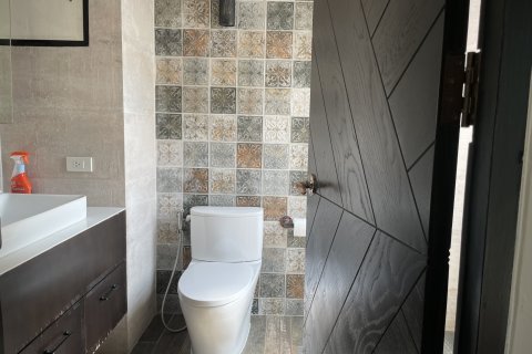 Condominio de 3 dormitorios en Watthana, Bangkok, Tailandia № 126565 - foto 9