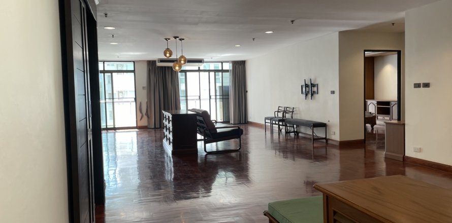 Condominio de 3 dormitorios en Watthana, Bangkok, Tailandia № 126565