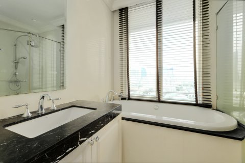 Condominio de 2 dormitorios en Watthana, Bangkok, Tailandia № 126566 - foto 11