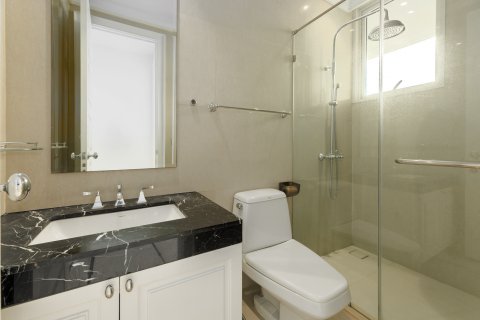 Condominio de 2 dormitorios en Watthana, Bangkok, Tailandia № 126566 - foto 12