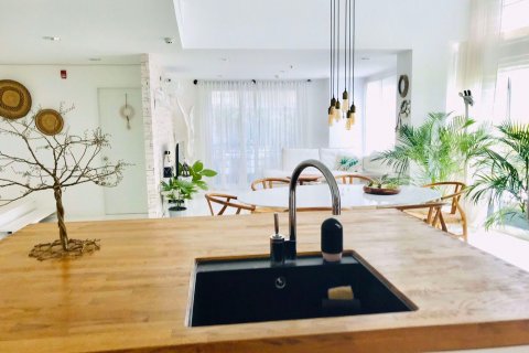 Ático de 3 dormitorios en Khlong Toei, Bangkok, Tailandia № 76742 - foto 8