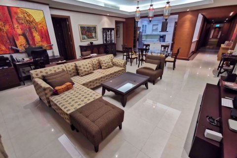Condominio de 3 dormitorios en Sathon, Bangkok, Tailandia № 76740