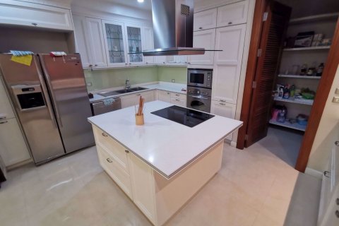 Condominio de 3 dormitorios en Sathon, Bangkok, Tailandia № 76740 - foto 11