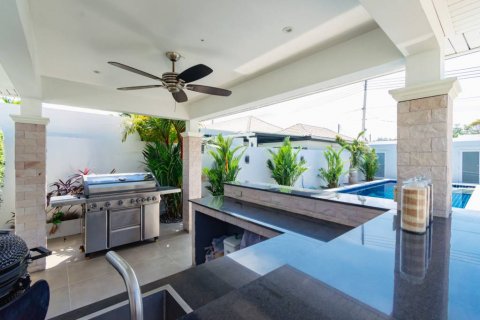Chalet de 4 dormitorios en Hua Hin, Tailandia № 121026 - foto 3