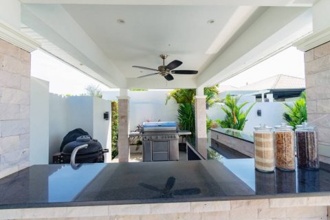 Chalet de 4 dormitorios en Hua Hin, Tailandia № 121026 - foto 10